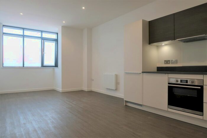 1 Bedroom Flat To Rent In Prestige House, Egham, TW20