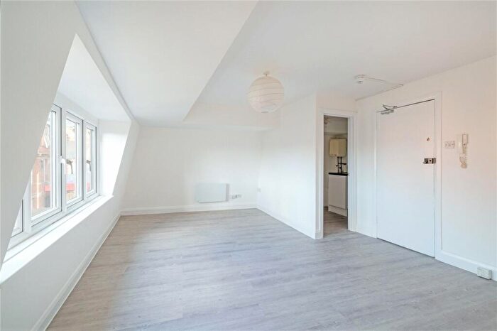 Studio To Rent In Upper Street, Islington, N1