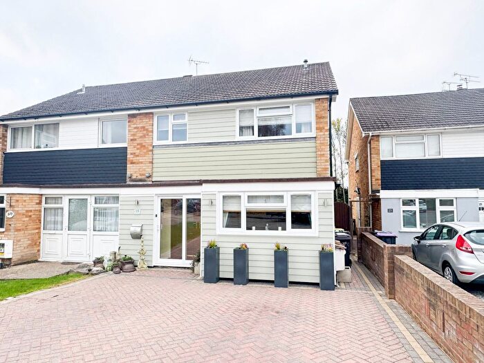 4 Bedroom Semi Detached House For Sale In Weir Farm Road, Rayleigh, SS6