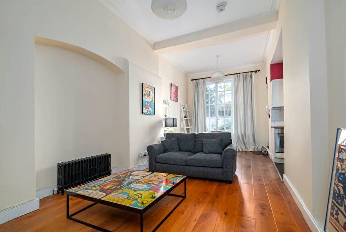 2 Bedroom Flat To Rent In B John Ruskin Street, London Pq, Uk, London, SE5