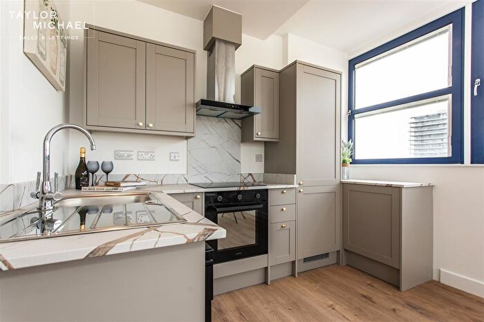 1 Bedroom Flat To Rent In The Esplanade, Worthing, BN11