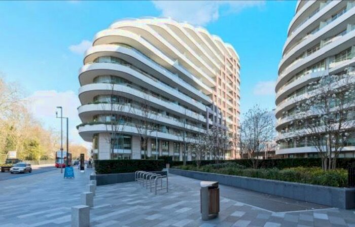 3 Bedroom Flat To Rent In Altissima House, Vista, London, SW11