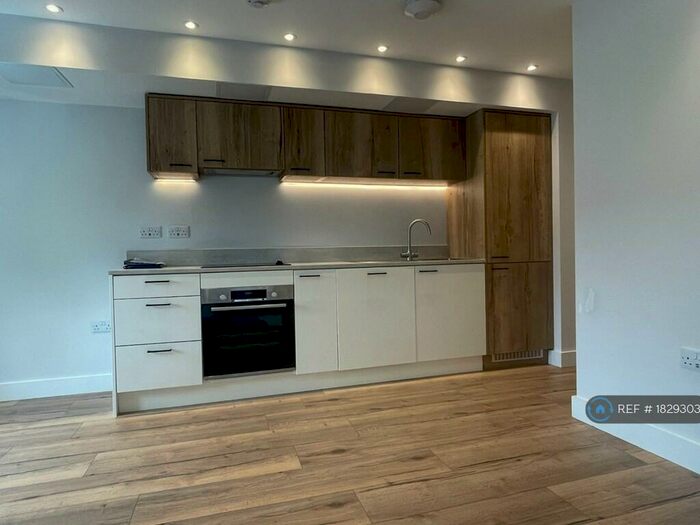 1 Bedroom Flat To Rent In Dunleys Hill, Hook, RG29