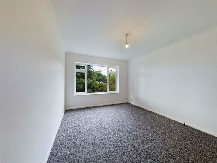 Studio To Rent In East Drive, Brighton, BN2