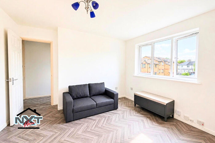 1 Bedroom Flat To Rent In Green Pond Close, Walthamstow, Waltham Forest, E17