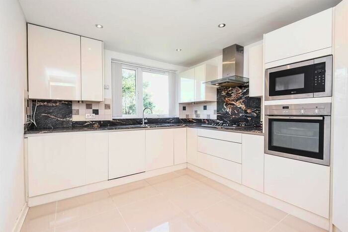 2 Bedroom Flat To Rent In Osborne House, Wimbledon Park Road, London, SW19