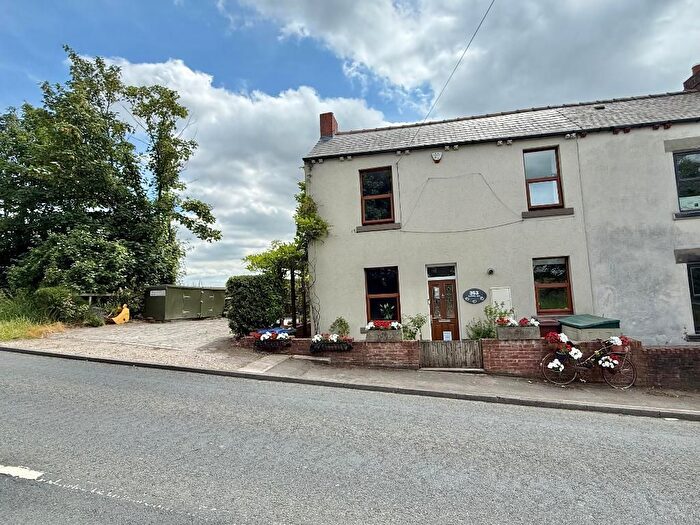 3 Bedroom Semi-Detached House For Sale In Spark Lane, Mapplewell, Barnsley, S75