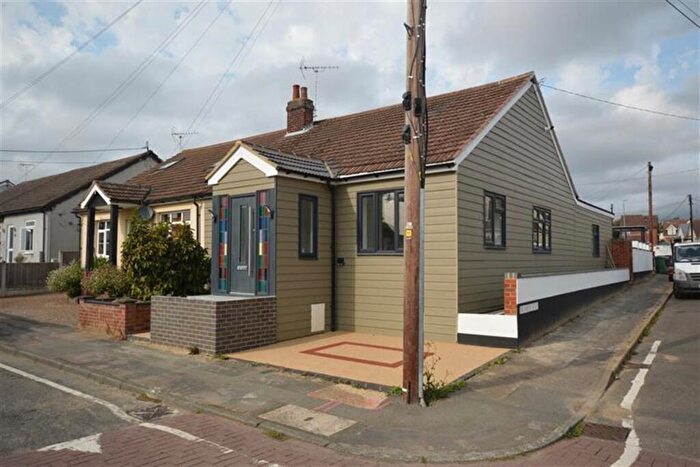 3 Bedroom Bungalow To Rent In Clare Road, Braintree, CM7