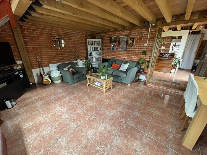 2 Bedroom Cottage To Rent In Ingatestone, CM4