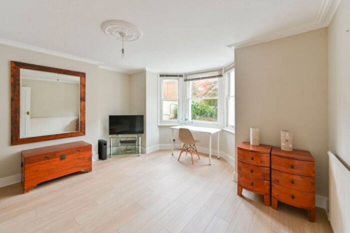 1 Bedroom Flat To Rent In Ramsden Road, Nightingale Triangle, London, SW12