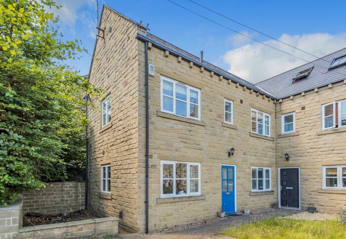 3 Bedroom Town House To Rent In Kirkham Street, Rodley, Leeds, LS13