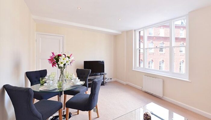 1 Bedroom Flat To Rent In Hill Street, London, W1J