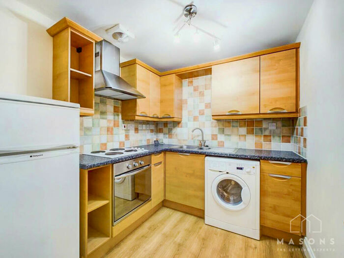 2 Bedroom Flat To Rent In Walsworth Road, Hitchin, Hertfordshire, SG4