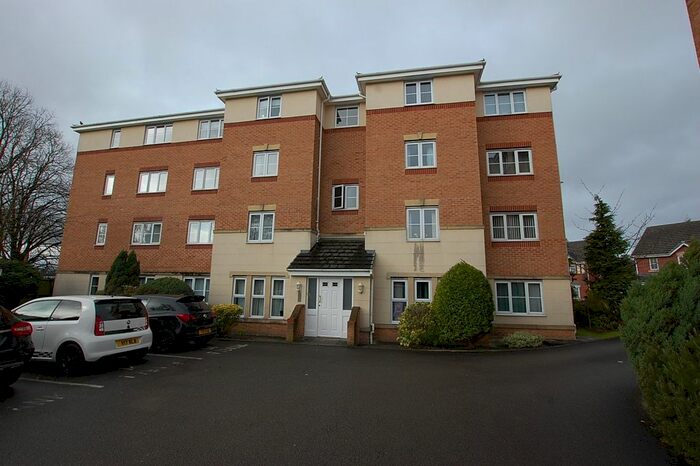 3 Bedroom Flat To Rent In Firbank Close, Ashton-Under-Lyne, Lancashire, OL7