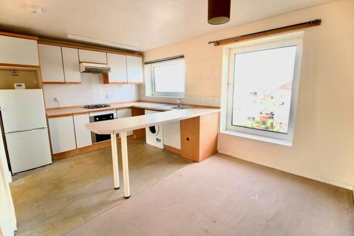 3 Bedroom Flat To Rent In Westburn Park, Edinburgh, EH14