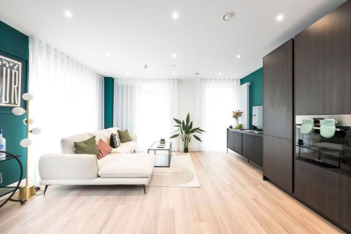 1 Bedroom Flat For Sale In Joseph Avenue, Friary Park, London, W3