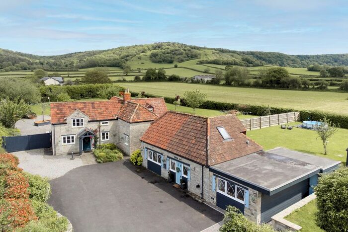 6 Bedroom Detached House For Sale In Castlebrook, Compton Dundon, Somerton, TA11