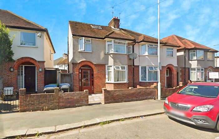 5 Bedroom Semi-Detached House To Rent In Euston Avenue, Watford, WD18