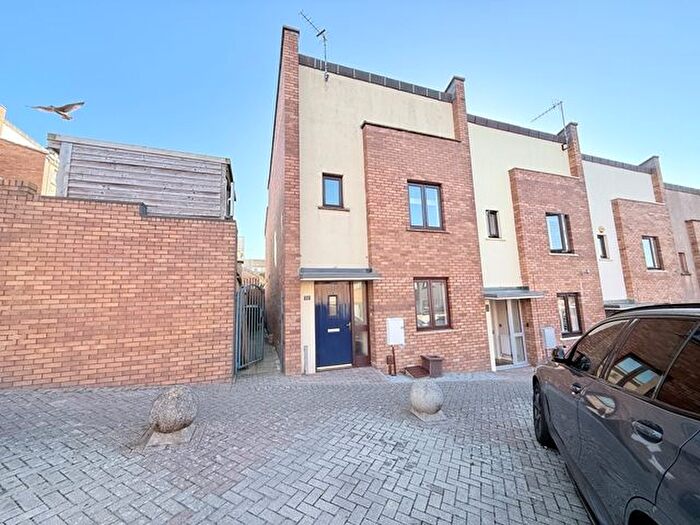 2 Bedroom End Terrace House For Sale In Bennett Street, Plymouth, PL1