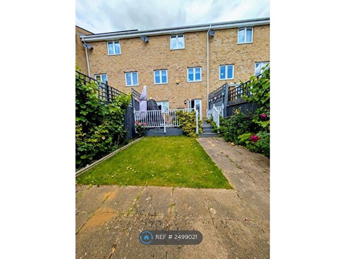 5 Bedroom Terraced House To Rent In Kingsquarter, Maidenhead, SL6