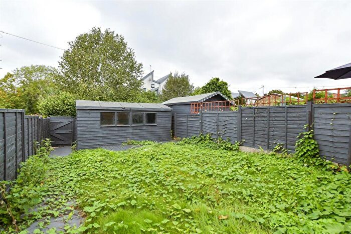 3 Bedroom End Of Terrace House For Sale In Beaconsfield Road, Maidstone, Kent, ME15