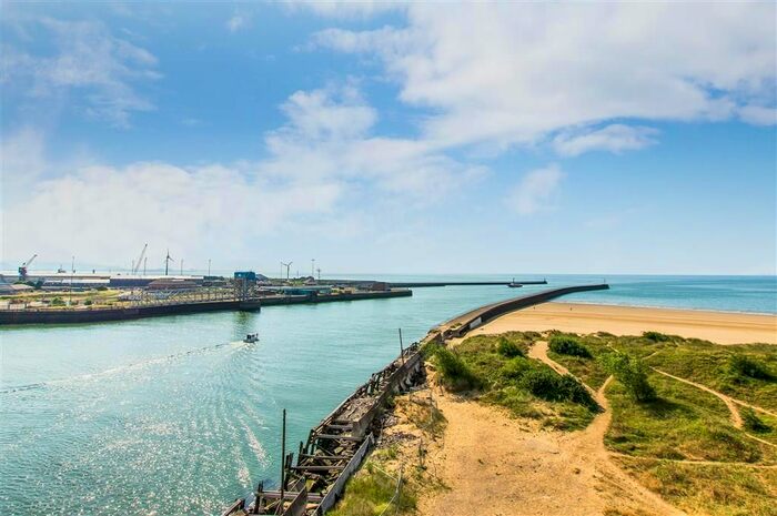 2 Bedroom Flat To Rent In Aurora, Maritime Quarter, SA1