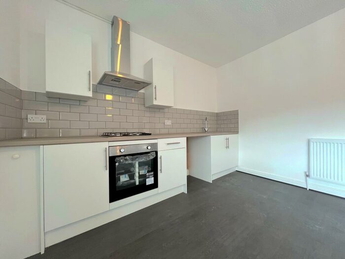 2 Bedroom Flat To Rent In Tylacelyn Road, Tonypandy, CF40