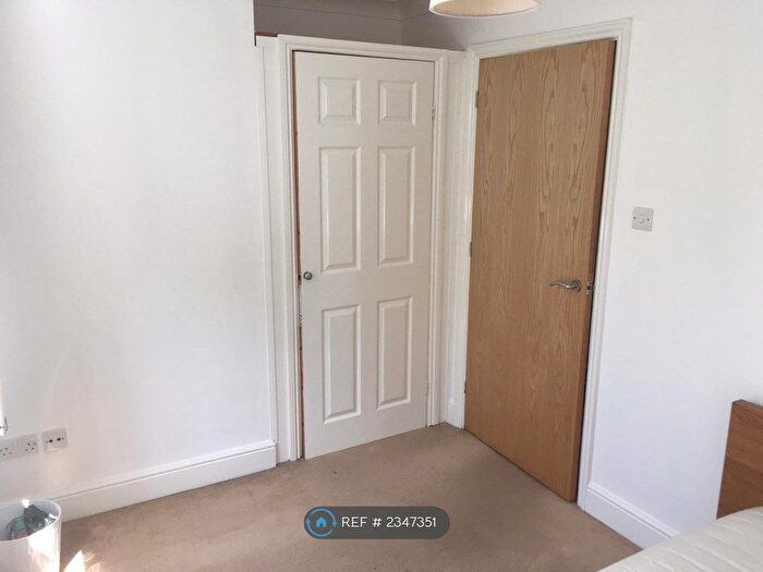 2 Bedroom Flat To Rent In Clarendon Court, Morden, SM4