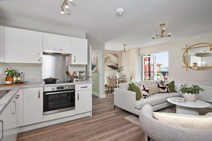 2 Bedroom Apartment For Sale In John Thornycroft Road, Southampton, Hampshire, SO19