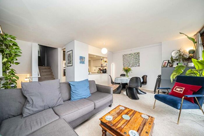 2 Bedroom Flat For Sale In Barbican, Willoughby House, EC2Y