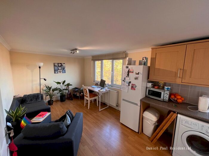 1 Bedroom Flat To Rent In Northfield Avenue, Ealing, W5