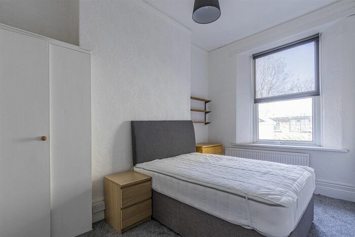 3 Bedroom Flat To Rent In Richmond Road, Roath, CF24