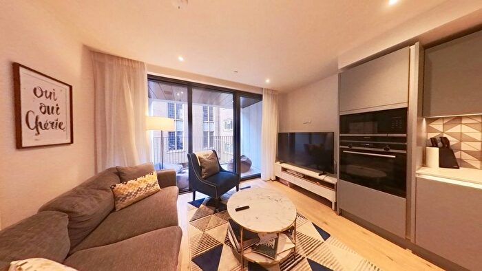 2 Bedroom Flat To Rent In Clarendon Court, Barbican, EC1Y