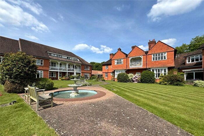 1 Bedroom Maisonette For Sale In Leigh Corner, Cobham, Surrey, KT11