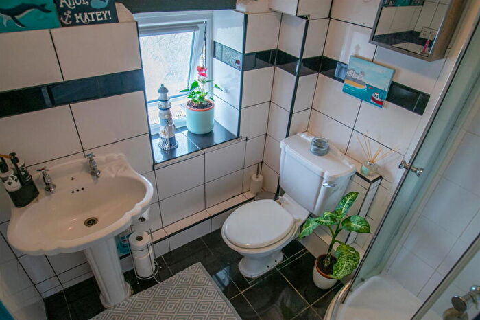 2 Bedroom Cottage To Rent In High Street, Silsoe, Bedford, MK45