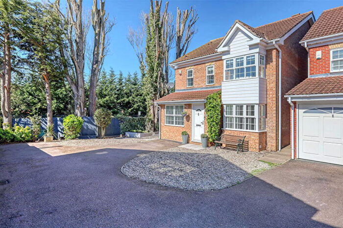 3 Bedroom Detached House For Sale In Lawrence Avenue, Stanstead Abbotts, SG12