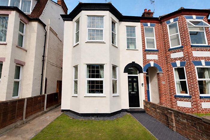 4 Bedroom Semi-Detached House For Sale In Avondale Road, Gorleston, NR31