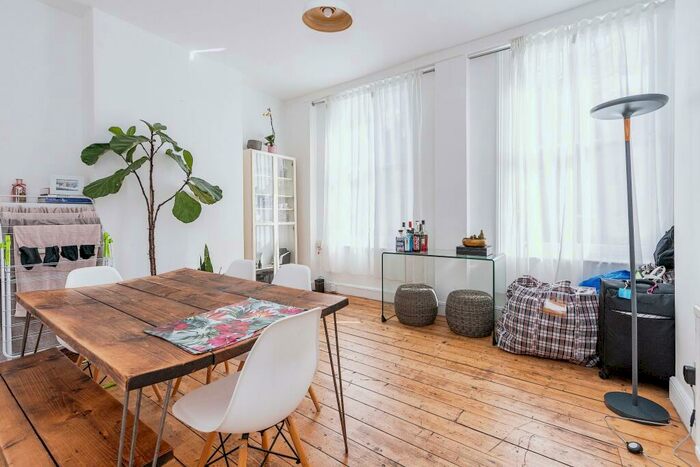 2 Bedroom Flat To Rent In Southgate Road, Islington, N1