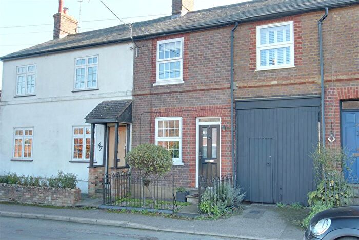 2 Bedroom Cottage For Sale In New Street, Cheddington, LU7