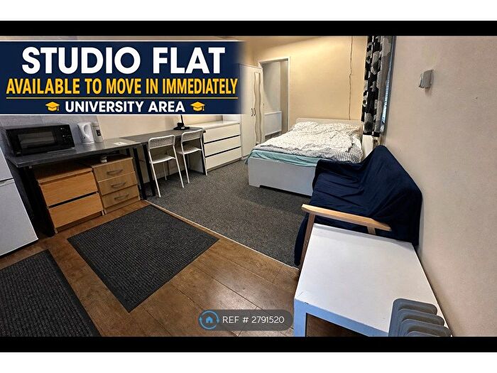 3 Bedroom Flat To Rent In University Area Available Now, Reading, RG6