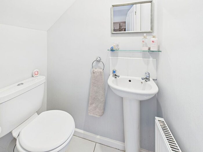 3 Bedroom Town House For Sale In Baird Park Drive, Carlton, Nottingham, NG4