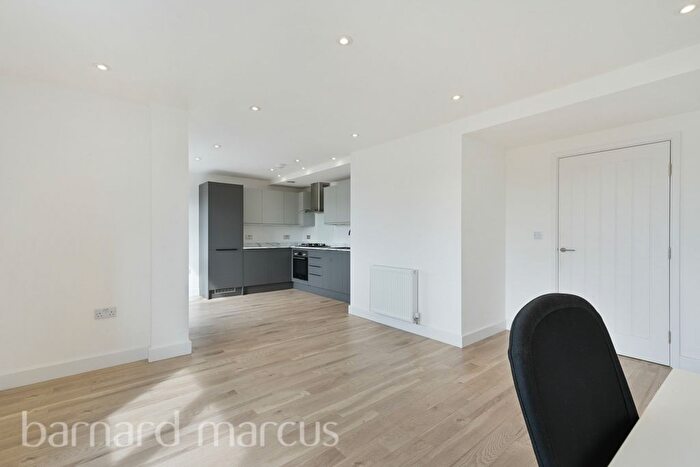 2 Bedroom Flat To Rent In Windmill Lane, Hanwell, UB2