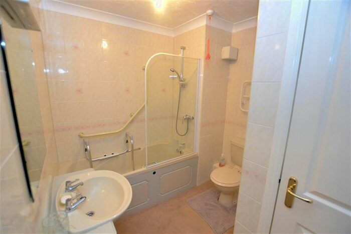 1 Bedroom Flat For Sale In Lovell Court, Parkway, Holmes Chapel, CW4