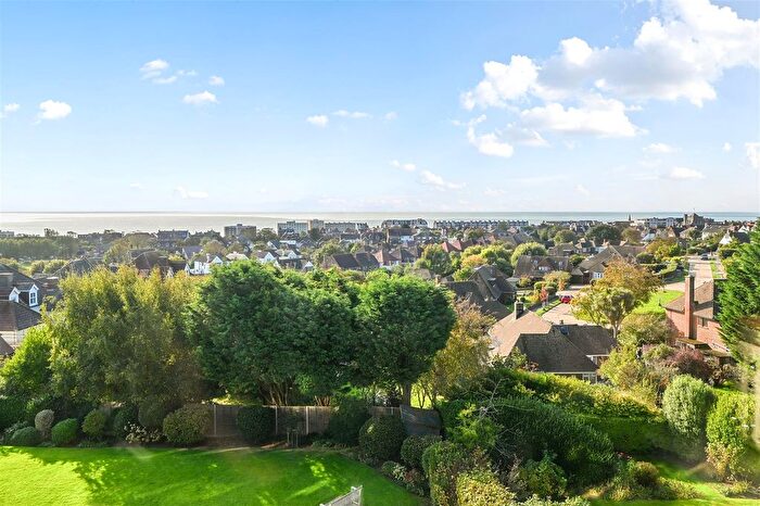 2 Bedroom Flat For Sale In De La Warr Road, Bexhill-On-Sea, TN40