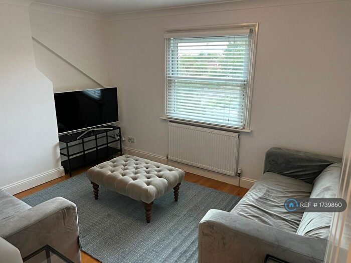 2 Bedroom Flat To Rent In Finchley Central, London, N3