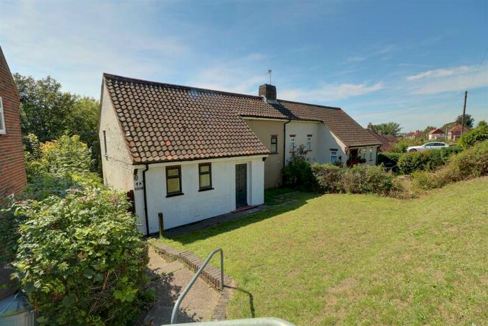 4 Bedroom Semi-Detached House To Rent In Norwich Drive, Brighton, BN2