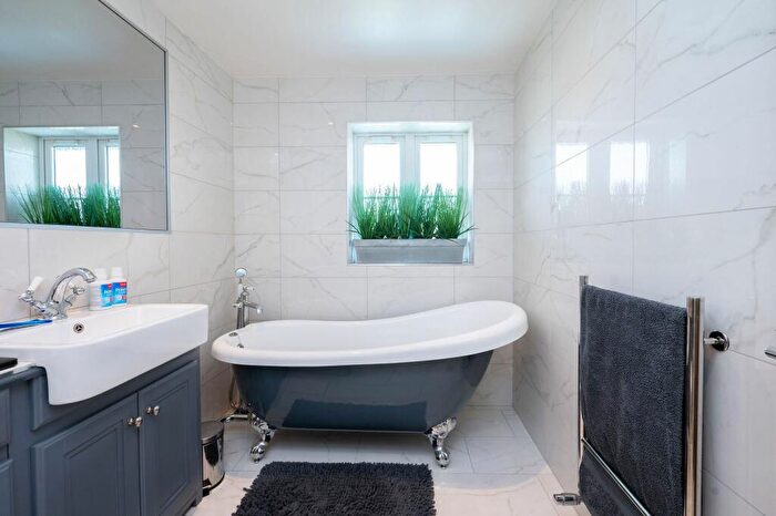 3 Bedroom Terraced House For Sale In Gordon Road, Haywards Heath, RH16