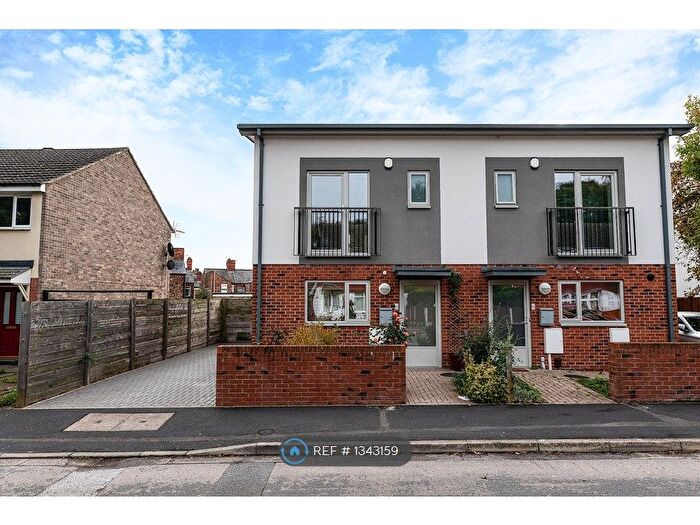 3 Bedroom Semi-Detached House To Rent In Wilford Crescent West, Nottingham, NG2