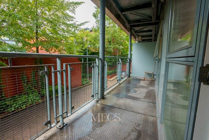 1 Bedroom Flat For Sale In Longleat Avenue, Birmingham, West Midlands, B15