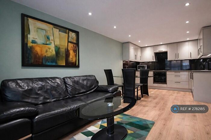 3 Bedroom Flat To Rent In Goulden House, London, SW11